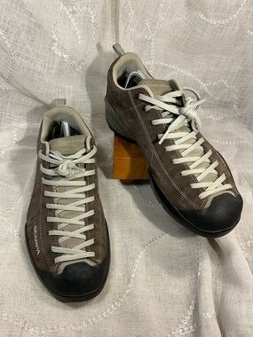 Scarpa approach leather shoes